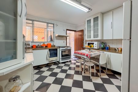 Casa à venda com 194m², 3 quartos e 2 vagas Casa à venda com 194m², 3 quartos e 2 vagasCozinha
