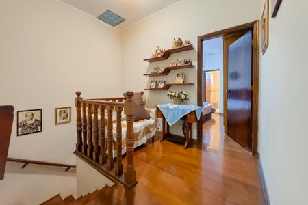Casa à venda com 194m², 3 quartos e 2 vagas Casa à venda com 194m², 3 quartos e 2 vagasEscada