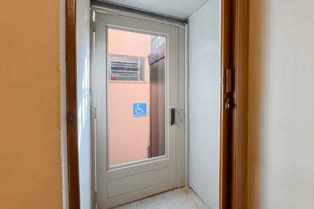 Casa à venda com 194m², 3 quartos e 2 vagas Casa à venda com 194m², 3 quartos e 2 vagasSuíte 2 - Elevador