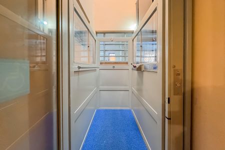 Casa à venda com 194m², 3 quartos e 2 vagas Casa à venda com 194m², 3 quartos e 2 vagasSuíte 2 - Elevador