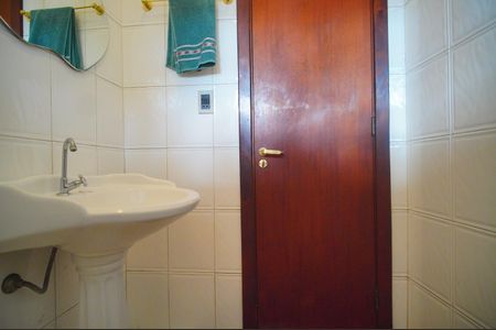 Casa à venda com 594m², 2 quartos e 3 vagasLavabo 2