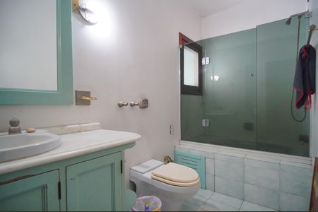 Casa à venda com 594m², 2 quartos e 3 vagasBanheiro da Suíte 1