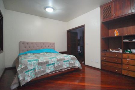 Casa à venda com 594m², 2 quartos e 3 vagasSuíte 2