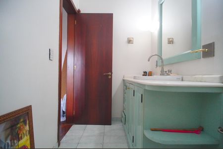 Casa à venda com 594m², 2 quartos e 3 vagasBanheiro da Suíte 1