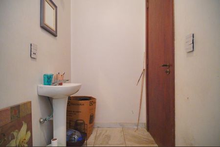 Casa à venda com 594m², 2 quartos e 3 vagasBanheiro de serviço