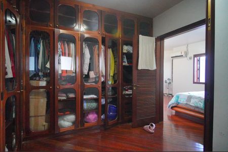 Casa à venda com 594m², 2 quartos e 3 vagasCloset Suíte 2