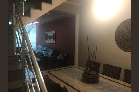 Casa à venda com 230m², 3 quartos e 5 vagas Casa à venda com 230m², 3 quartos e 5 vagasSala