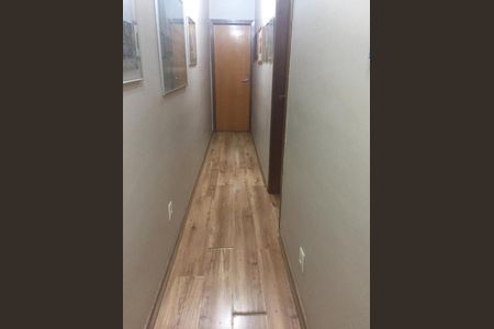 Casa à venda com 230m², 3 quartos e 5 vagas Casa à venda com 230m², 3 quartos e 5 vagasCorredor