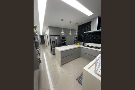 Casa à venda com 168m², 3 quartos e 2 vagas