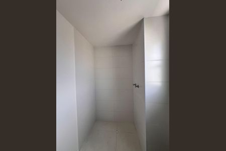 Apartamento à venda com 56m², 2 quartos e 1 vaga Apartamento à venda com 56m², 2 quartos e 1 vagaBanheiro Social