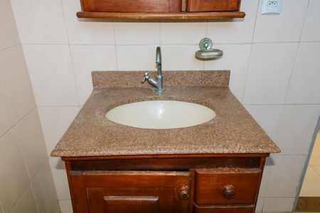 Casa à venda com 100m², 5 quartos e 3 vagas Casa à venda com 100m², 5 quartos e 3 vagasBanheiro Social