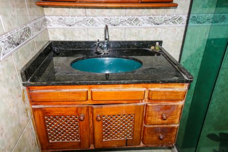 Casa à venda com 100m², 5 quartos e 3 vagas Casa à venda com 100m², 5 quartos e 3 vagasBanheiro da Suíte