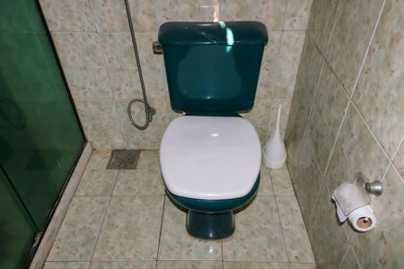 Casa à venda com 100m², 5 quartos e 3 vagas Casa à venda com 100m², 5 quartos e 3 vagasBanheiro da Suíte