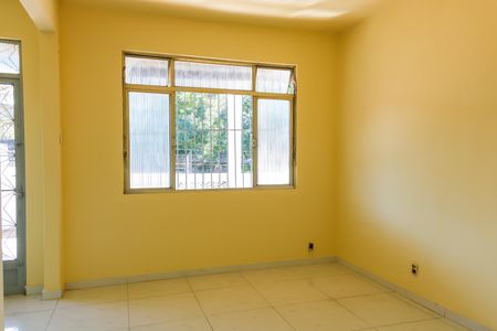 Casa à venda com 100m², 5 quartos e 3 vagas Casa à venda com 100m², 5 quartos e 3 vagasSala