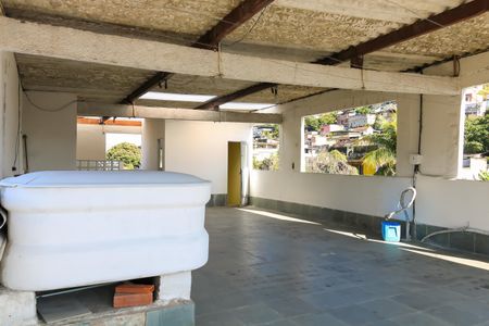 Casa à venda com 100m², 5 quartos e 3 vagas Casa à venda com 100m², 5 quartos e 3 vagasTerraço