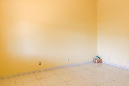 Casa à venda com 100m², 5 quartos e 3 vagas Casa à venda com 100m², 5 quartos e 3 vagasSala