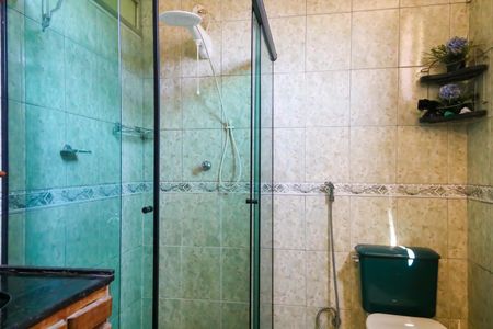 Casa à venda com 100m², 5 quartos e 3 vagas Casa à venda com 100m², 5 quartos e 3 vagasBanheiro da Suíte