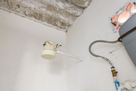 Casa à venda com 100m², 5 quartos e 3 vagas Casa à venda com 100m², 5 quartos e 3 vagasBanheiro de serviço