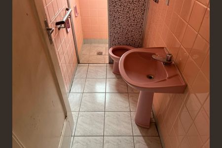 Casa à venda com 200m², 2 quartos e 2 vagas Casa à venda com 200m², 2 quartos e 2 vagasBanheiro