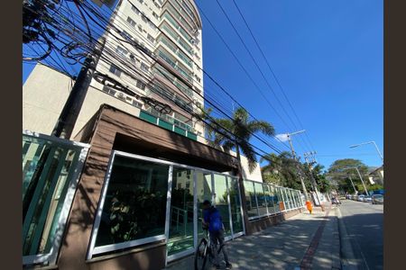 Apartamento à venda com 55m², 2 quartos e 1 vaga Apartamento à venda com 55m², 2 quartos e 1 vagaFachada