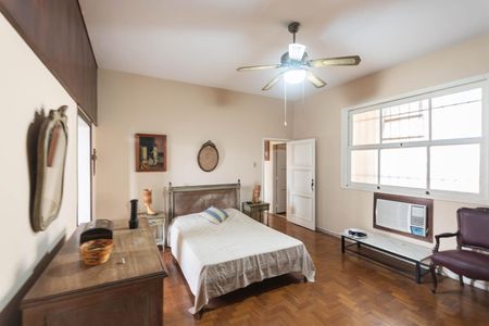 Casa à venda com 250m², 4 quartos e 1 vagaSuíte