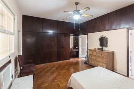 Casa à venda com 250m², 4 quartos e 1 vagaSuíte