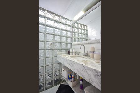 Casa à venda com 260m², 2 quartos e 3 vagasBanheiro