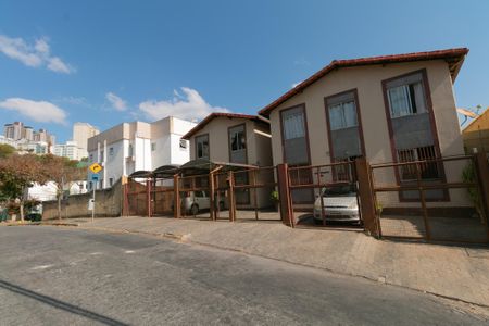 Apartamento à venda com 72m², 2 quartos e 1 vagaFachada