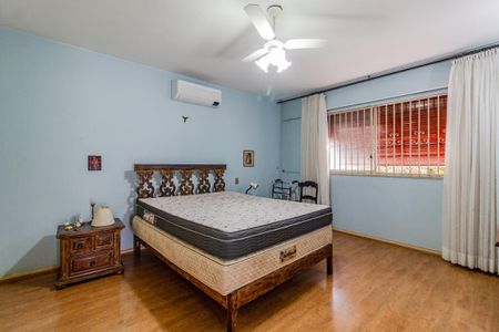 Casa à venda com 297m², 3 quartos e 2 vagasSuíte