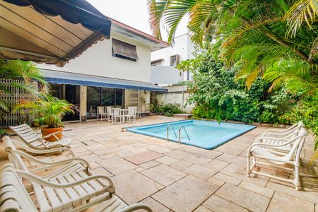 Casa à venda com 297m², 3 quartos e 2 vagasQuintal