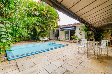 Casa à venda com 297m², 3 quartos e 2 vagasQuintal