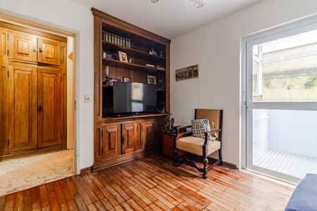 Casa à venda com 297m², 3 quartos e 2 vagasSala de TV