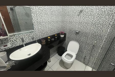 Casa à venda com 200m², 3 quartos e 1 vaga Casa à venda com 200m², 3 quartos e 1 vagaBanheiro