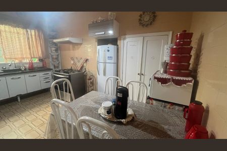 Casa à venda com 200m², 3 quartos e 1 vaga Casa à venda com 200m², 3 quartos e 1 vagaCozinha