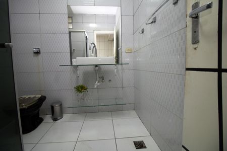 Casa à venda com 300m², 2 quartos e 2 vagasBanheiro Social