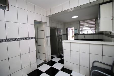 Casa à venda com 300m², 2 quartos e 2 vagasCozinha