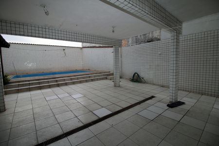 Casa à venda com 300m², 2 quartos e 2 vagasPiscina