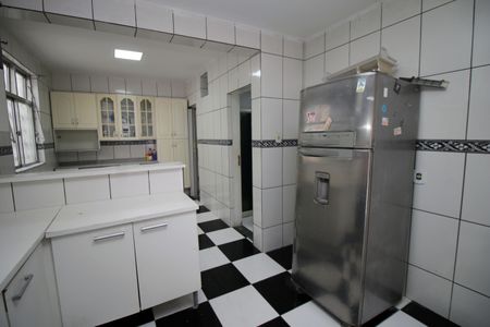 Casa à venda com 300m², 2 quartos e 2 vagasCozinha