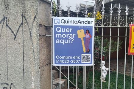 Casa à venda com 116m², 2 quartos e 4 vagas Casa à venda com 116m², 2 quartos e 4 vagasFachada