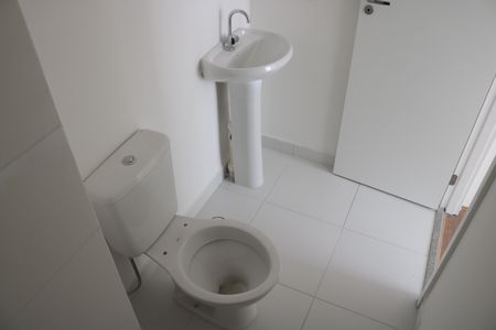 Banheiro da Suíte de apartamento para alugar com 1 quarto, 24m² em Parque Industrial Tomas Edson, São Paulo