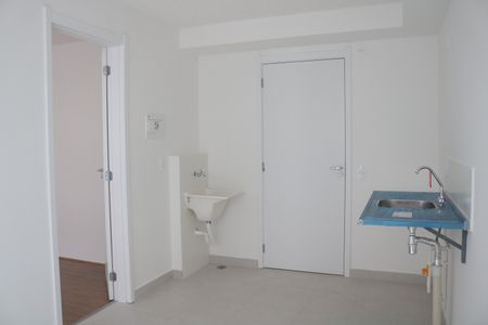 Sala/Cozinha de apartamento para alugar com 1 quarto, 24m² em Parque Industrial Tomas Edson, São Paulo