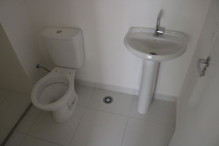 Banheiro da Suíte de apartamento para alugar com 1 quarto, 24m² em Parque Industrial Tomas Edson, São Paulo