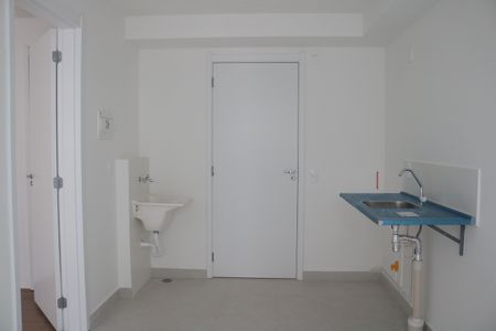 Sala/Cozinha de apartamento para alugar com 1 quarto, 24m² em Parque Industrial Tomas Edson, São Paulo
