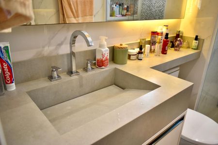 Apartamento à venda com 97m², 3 quartos e 2 vagas Apartamento à venda com 97m², 3 quartos e 2 vagasBanheiro da Suíte