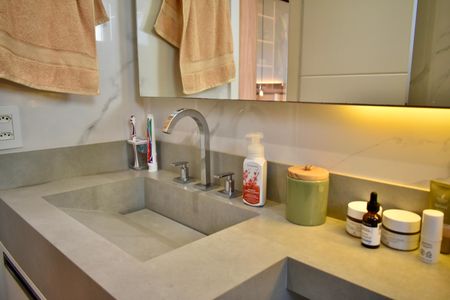 Apartamento à venda com 97m², 3 quartos e 2 vagas Apartamento à venda com 97m², 3 quartos e 2 vagasBanheiro da Suíte