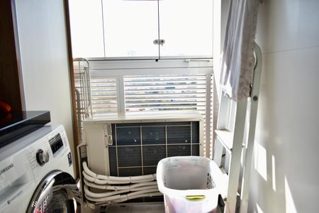 Apartamento à venda com 97m², 3 quartos e 2 vagas Apartamento à venda com 97m², 3 quartos e 2 vagasÁrea de Serviço