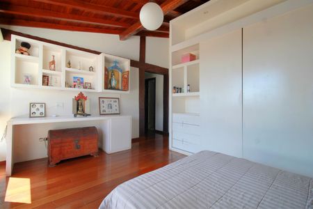 Casa à venda com 720m², 3 quartos e 6 vagasQuarto