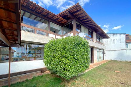 Casa à venda com 720m², 3 quartos e 6 vagas Casa à venda com 720m², 3 quartos e 6 vagasÁrea comum