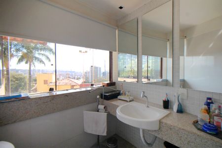 Casa à venda com 720m², 3 quartos e 6 vagasBanheiro da Suíte 1