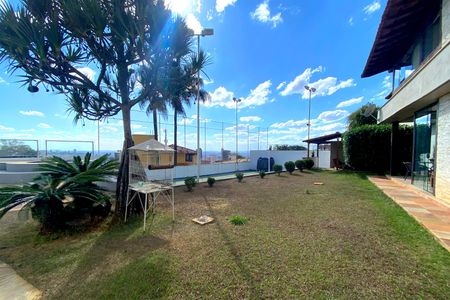 Casa à venda com 720m², 3 quartos e 6 vagas Casa à venda com 720m², 3 quartos e 6 vagasÁrea comum